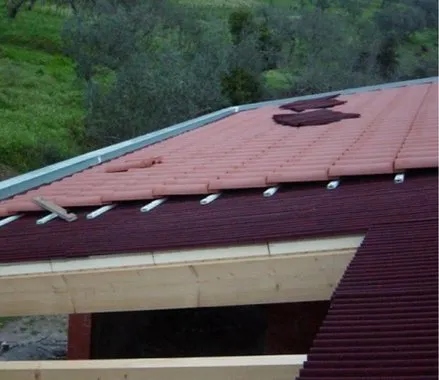 instalacion de onduline bajo teja en cubiertas con panel sandwich en orense, galicia